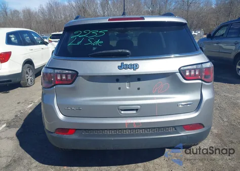 2019 Jeep Compass Latitude 4X4 z USA, uszkodzony, nr VIN 3C4NJDBB4KT786870